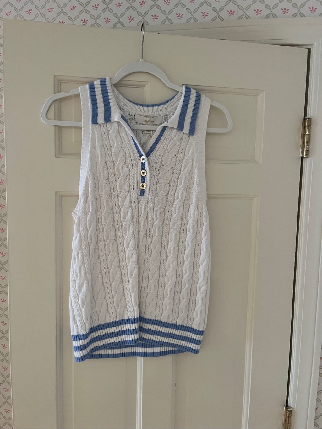 Lilly Pulitzer White Cable-Knit Sleeveless V-Neck Sweater With Blue Trim